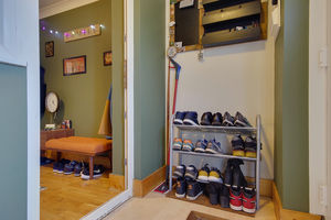 Entrance Porch- click for photo gallery